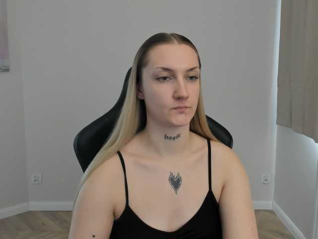 AlexaKisses online show from July 28, 1:28 pm