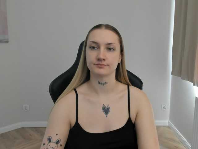 AlexaKisses online show from July 31, 12:22 pm