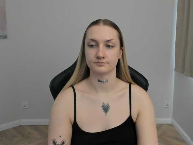 AlexaKisses online show from July 31, 3:18 pm