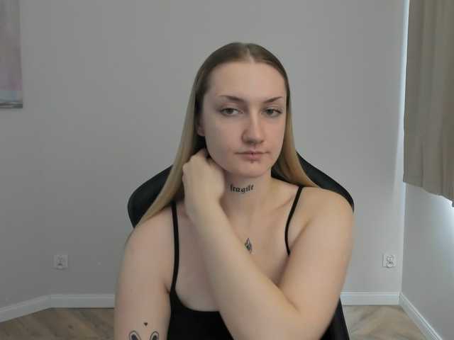 AlexaKisses online show from August 3, 2:24 pm