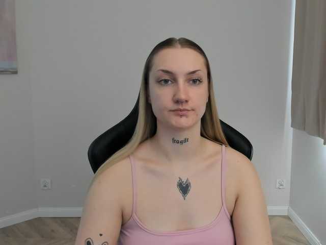AlexaKisses online show from August 4, 2:14 pm