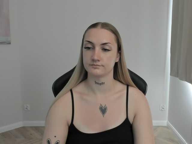 AlexaKisses online show from August 12, 1:24 pm