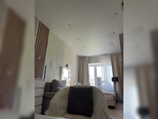 AlexaRayS online show from August 6, 8:13 am