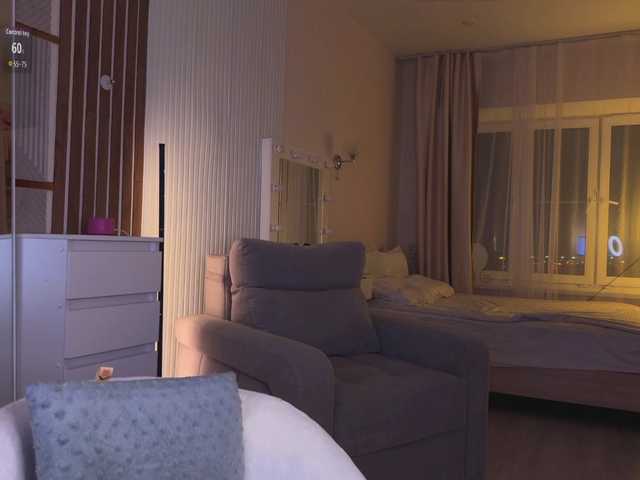 AlexaRayS online show from August 10, 8:21 pm