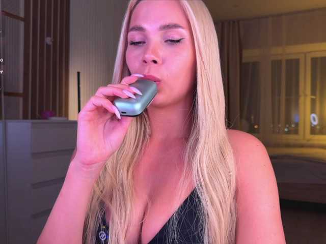 AlexaRayS online show from August 10, 10:33 pm