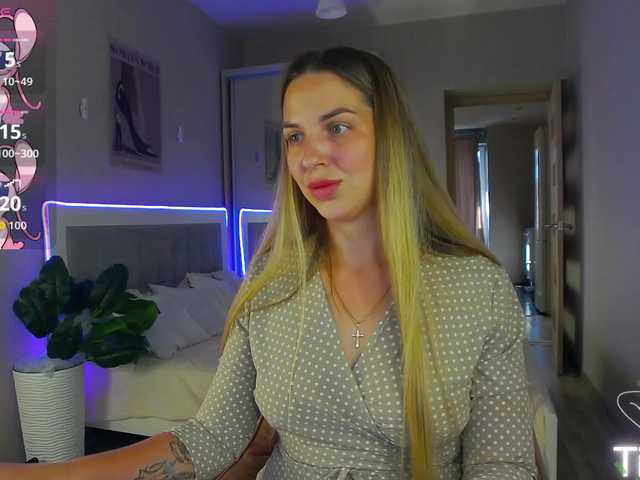AlexandraCandy online show from August 11, 1:35 pm