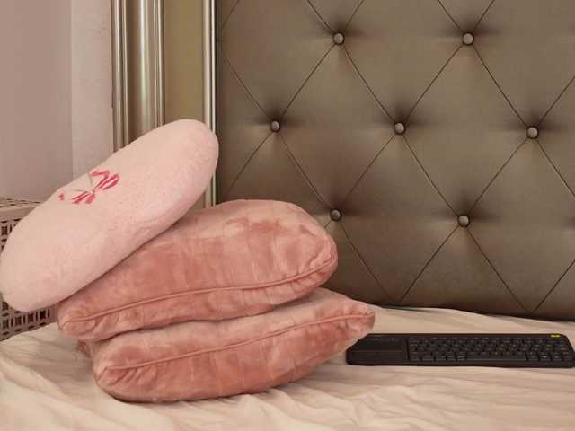 AlexxaOne online show from August 12, 6:49 am