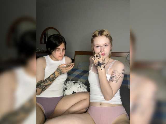 AliceAndMia online show from August 7, 8:42 pm