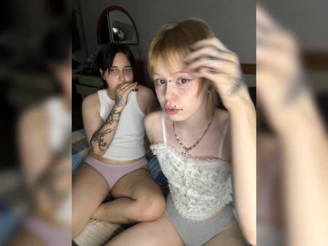 AliceAndMia online show from August 9, 4:08 pm