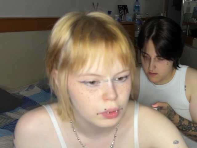 AliceAndMia online show from August 9, 6:20 pm