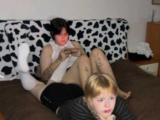 AliceAndMia online show from August 10, 5:58 pm