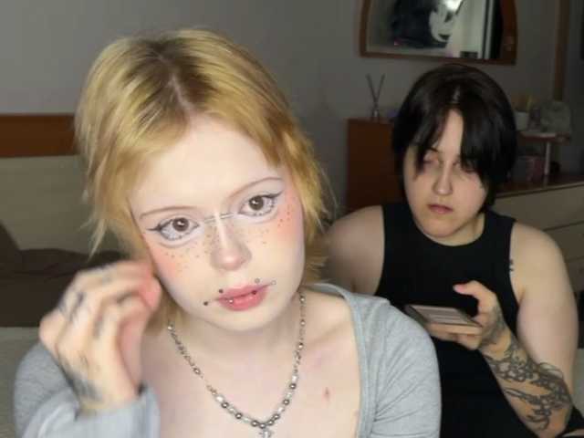 AliceAndMia online show from August 12, 6:10 pm