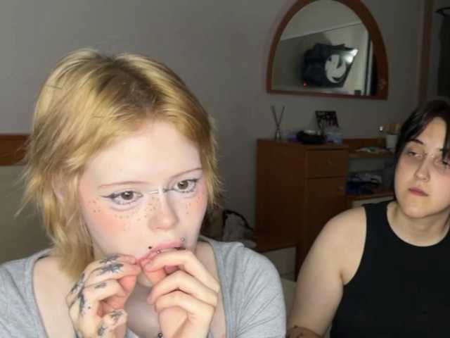 AliceAndMia online show from August 12, 8:22 pm