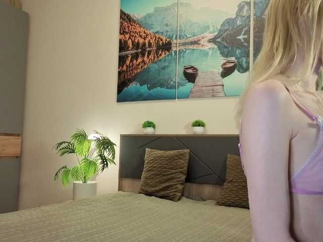 AliceAngelXO online show from August 4, 11:24 pm