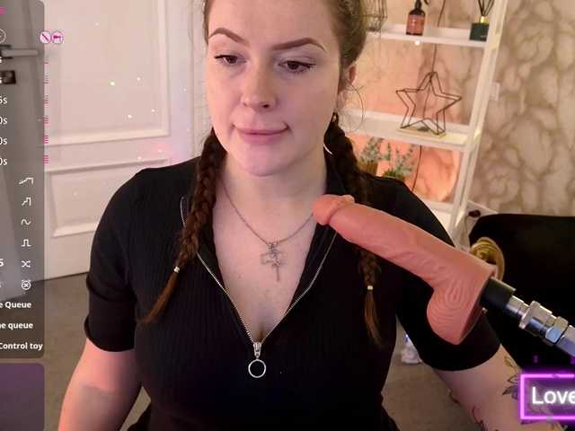 AliceOfWonders online show from August 12, 6:49 am