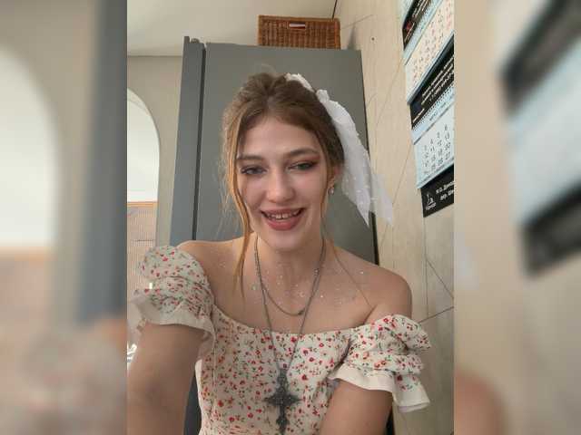 Alinagilberd03 online show from August 8, 1:00 pm