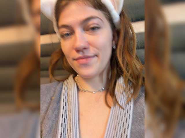Alinagilberd03 online show from August 17, 8:19 am