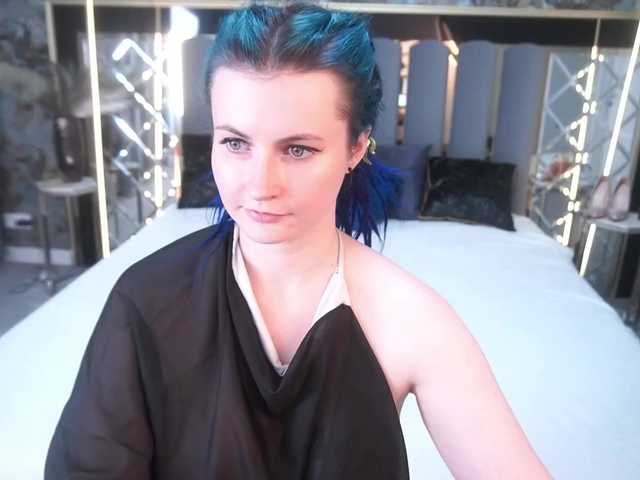 AlisaGrace online show from August 5, 2:15 pm
