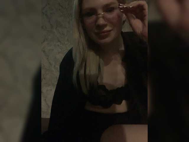Alisabe online show from April 8, 3:54 pm