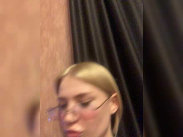 Alisabe online show from April 19, 1:37 am