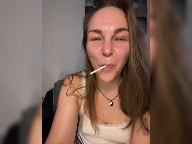 Alisasqrl online show from August 5, 4:49 pm