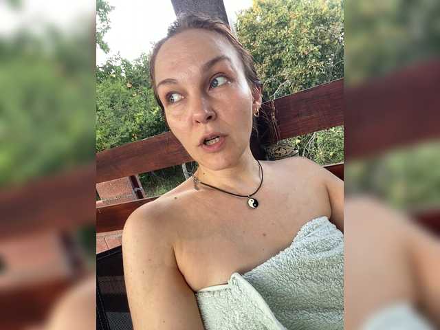 Alisasqrl online show from August 8, 4:40 pm