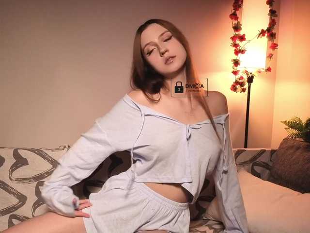 Aliselle online show from August 1, 6:47 pm