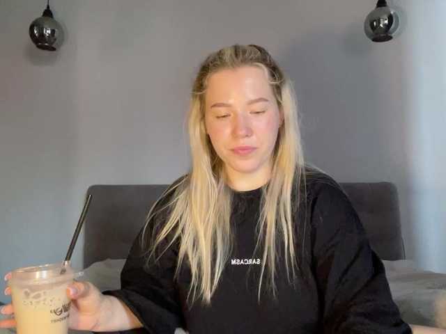 AlyraSun online show from August 6, 1:54 pm