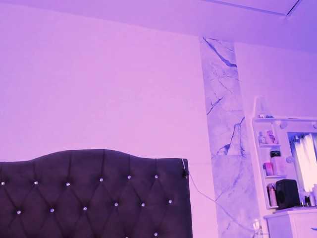 Alysson 18 online show from August 13, 6:33 pm