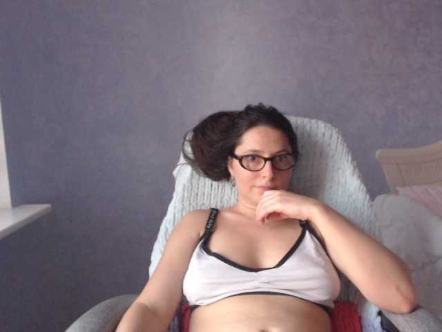 AmandaFresh24 online show from August 3, 4:58 pm