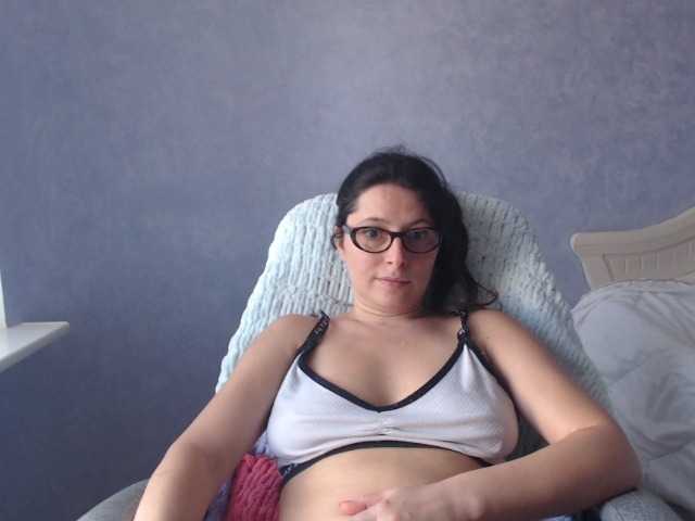 AmandaFresh24 online show from August 4, 12:02 pm