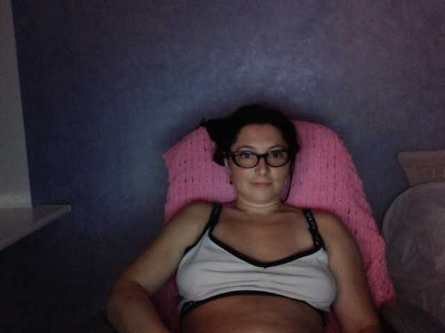 AmandaFresh24 online show from August 9, 9:10 am