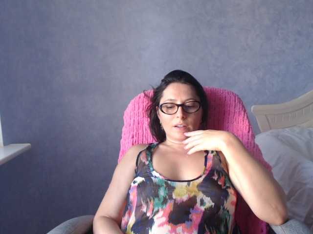 AmandaFresh24 online show from August 9, 2:29 pm
