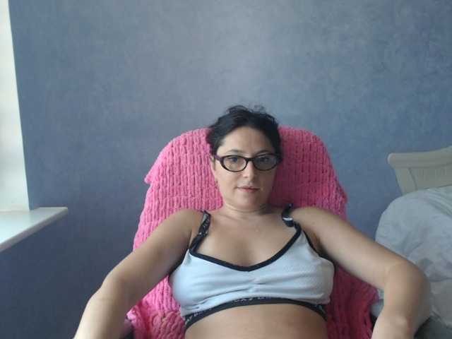 AmandaFresh24 online show from August 10, 9:44 am