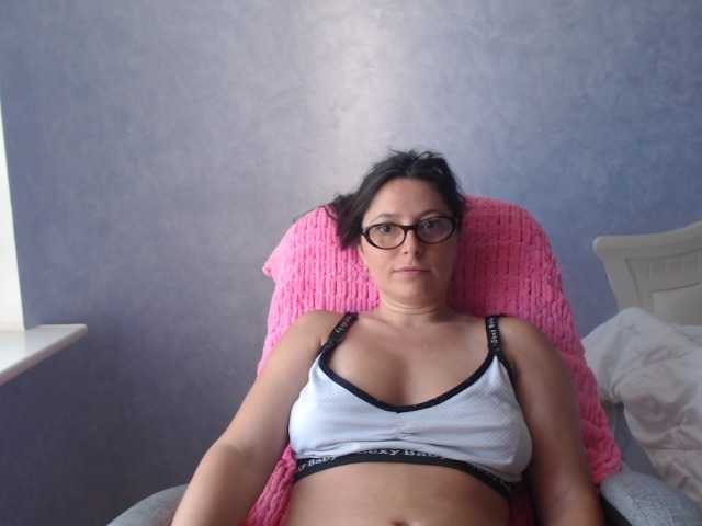 AmandaFresh24 online show from August 16, 8:29 am