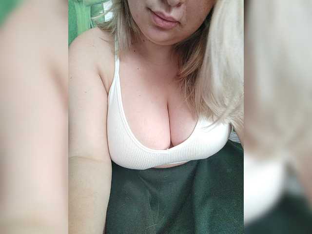 KissMyLipsXx online show from July 3, 12:56 am