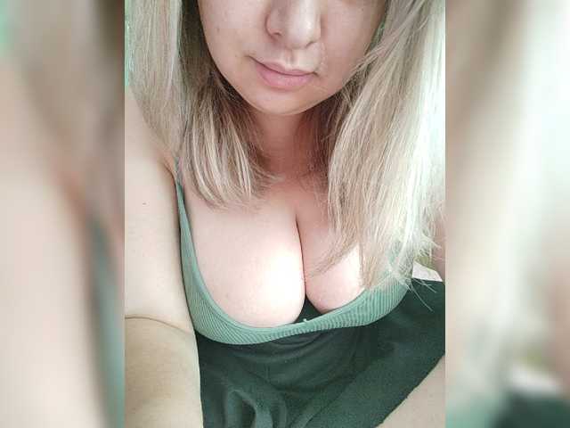 KissMyLipsXx online show from July 9, 1:21 am
