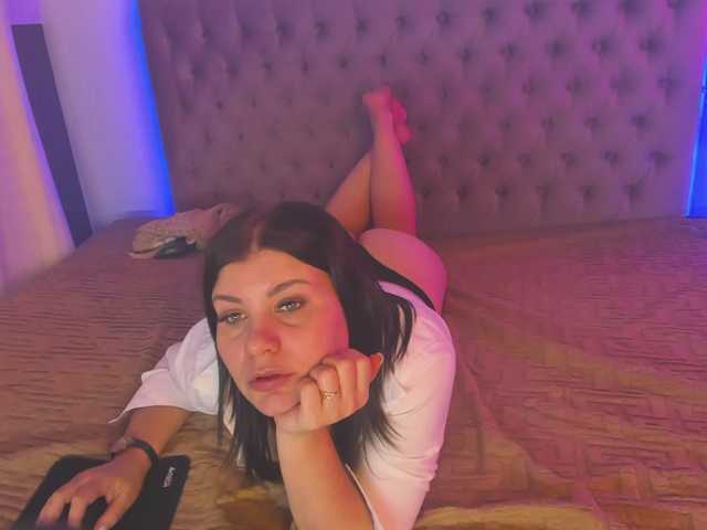 AmandaHope online show from August 15, 9:13 am