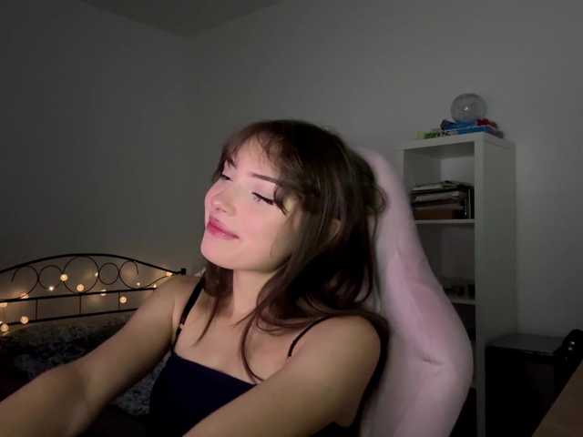 AmberGlamour online show from August 11, 8:55 pm