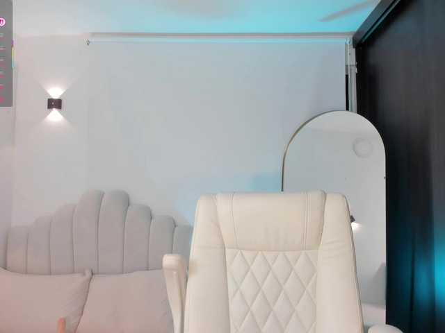 AmberLewis online show from July 31, 1:45 am