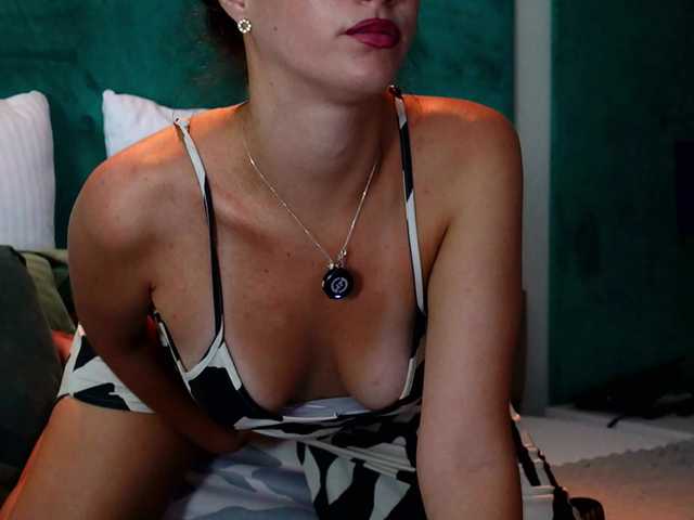 AmeliaJune online show from August 4, 1:13 am