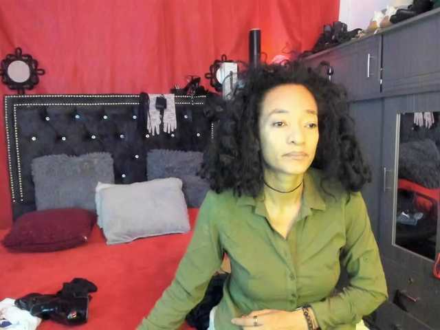 Ameliemartinez online show from August 13, 10:18 am