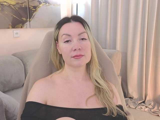 ellelaza online show from September 9, 11:39 pm