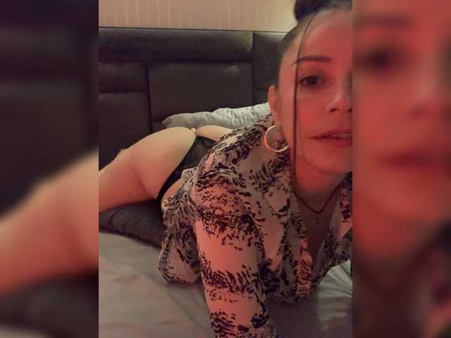 Amy-Lee online show from August 10, 9:27 pm