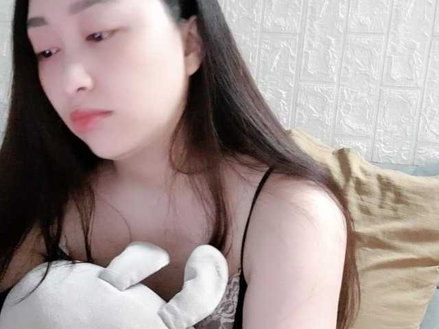 Amy-Yong online show from August 12, 3:58 pm