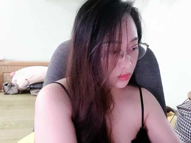 Amy-Yong online show from August 14, 4:21 pm