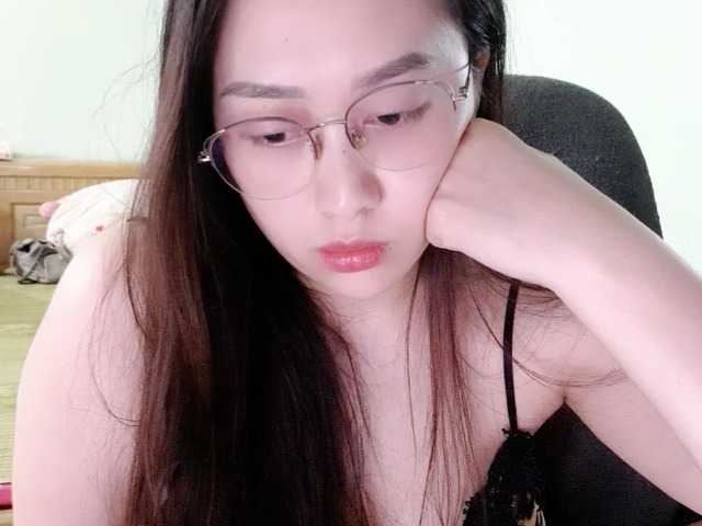 Amy-Yong online show from August 14, 5:27 pm