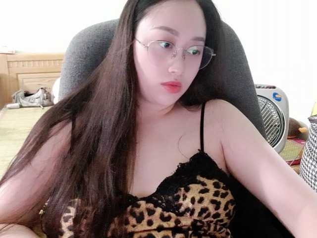 Amy-Yong online show from August 15, 3:16 pm
