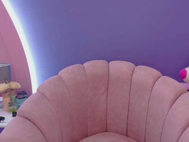 AmyJoness1 online show from August 4, 9:01 pm
