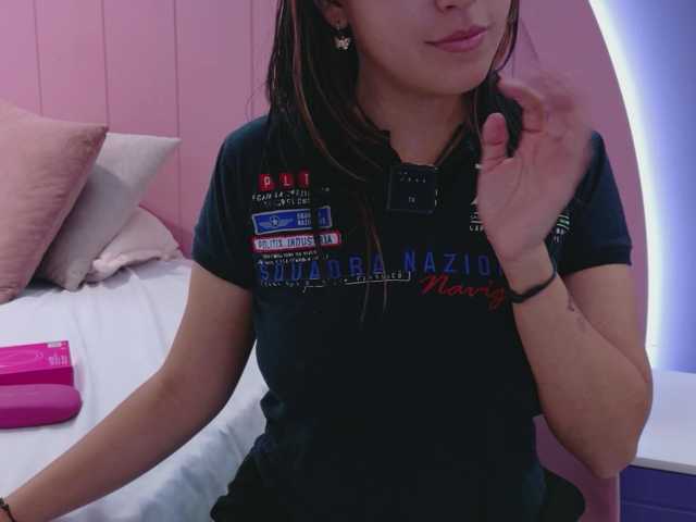 AmyJoness1 online show from August 14, 10:35 pm